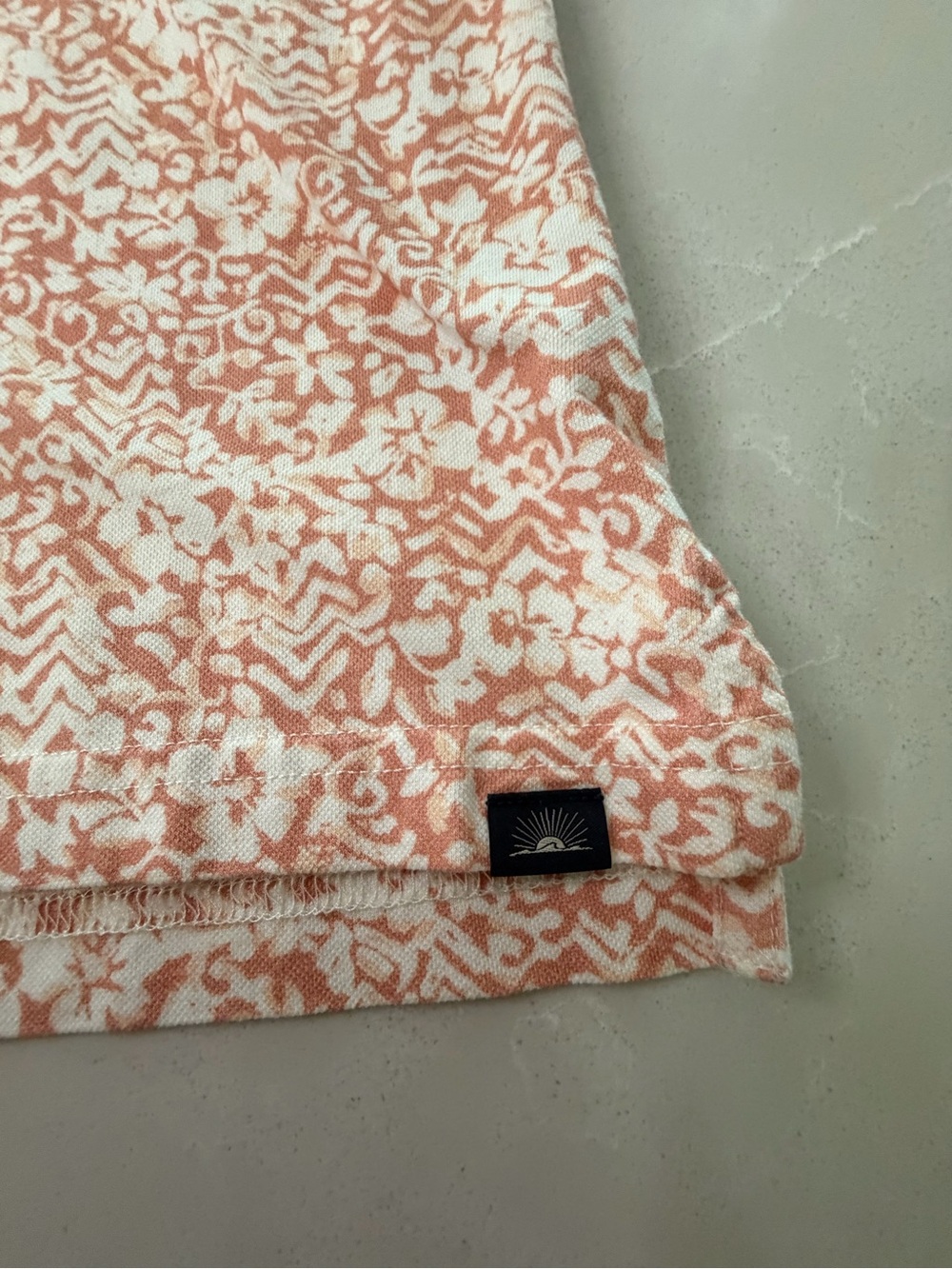 Faherty Short-Sleeve Movement Pique Polo Hilo Rose Floral Print, Large - Picture 2 of 10